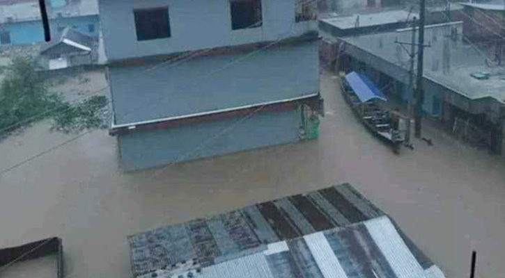 ফেনীতে ভয়াবহ বন্যা: তিন উপজেলার শতাধিক গ্রাম পানির নিচে, বিপর্যস্ত লাখো মানুষ